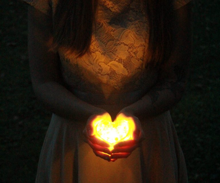 Lichtarbeiter, Lichtarbeiterin, Lichtträger, Lichtträgerin, Frequenzhalter, Frequenzhalterin